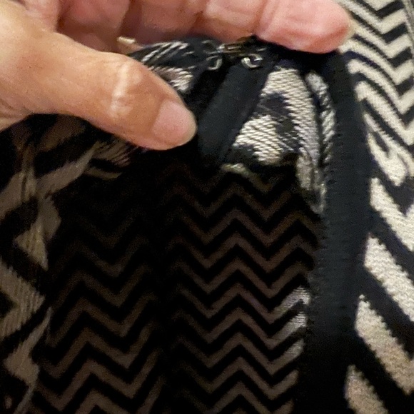 Liz Claiborne Ladies Cape - Picture 5 of 6